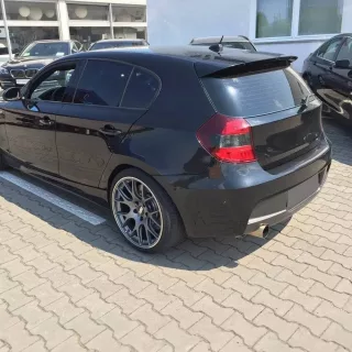 Aerodinamiskais jumta spoileris BMW E81 / E87, spīdīgi melns — 2